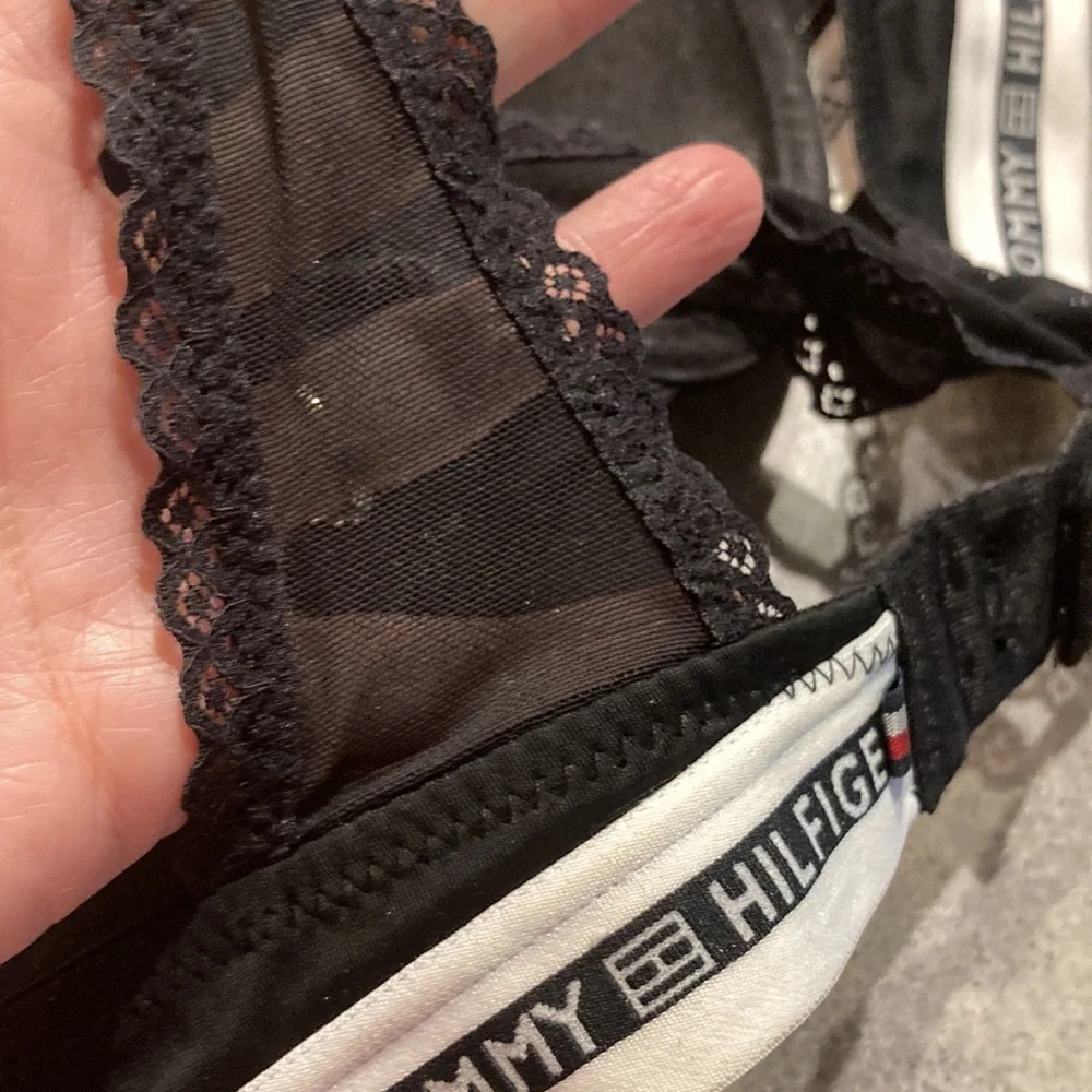 Tommy Hill figure 34 a bra sexy black lace underwire, and padding - Picture 6 of 9